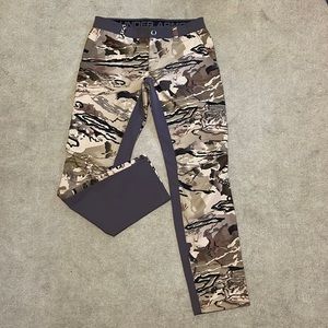 Under Armour Storm women’s pants size 10. Runs small.